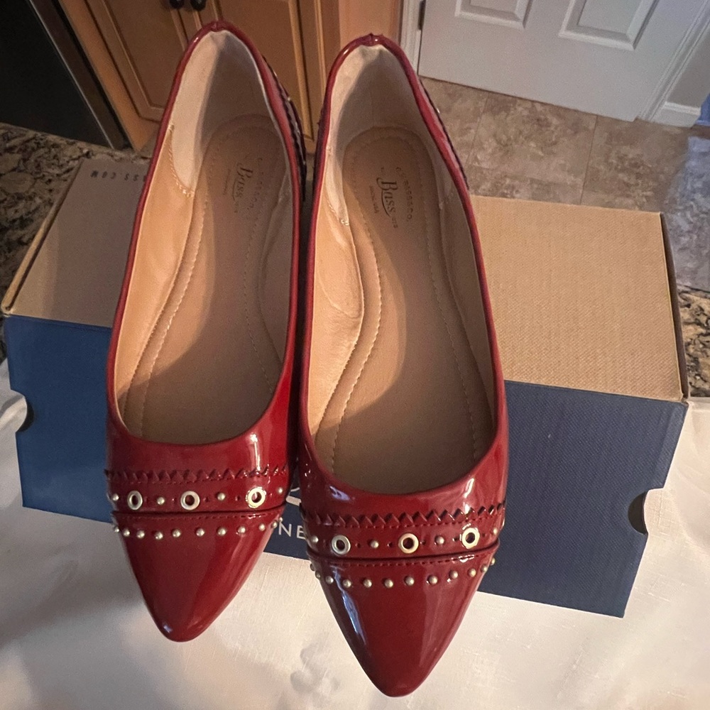 Women’s Bass Flats in Red